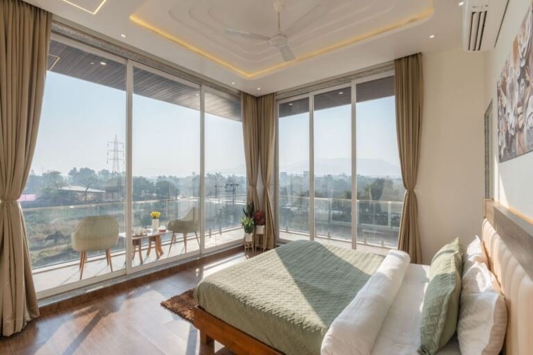 [PLACEHOLDER] House for sale in Muyenga, Kampala, 4 bedroom, bedroom balcony view green